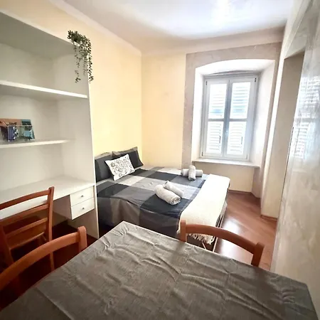 Diaz 10 Apartment